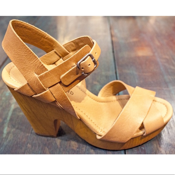 Lucky Brand Shoes - Leather Crisscross Straps Wooden Platform Sandal